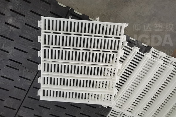 相較于塑料漏縫板，鋼筋漏縫板的優(yōu)缺點是什么？